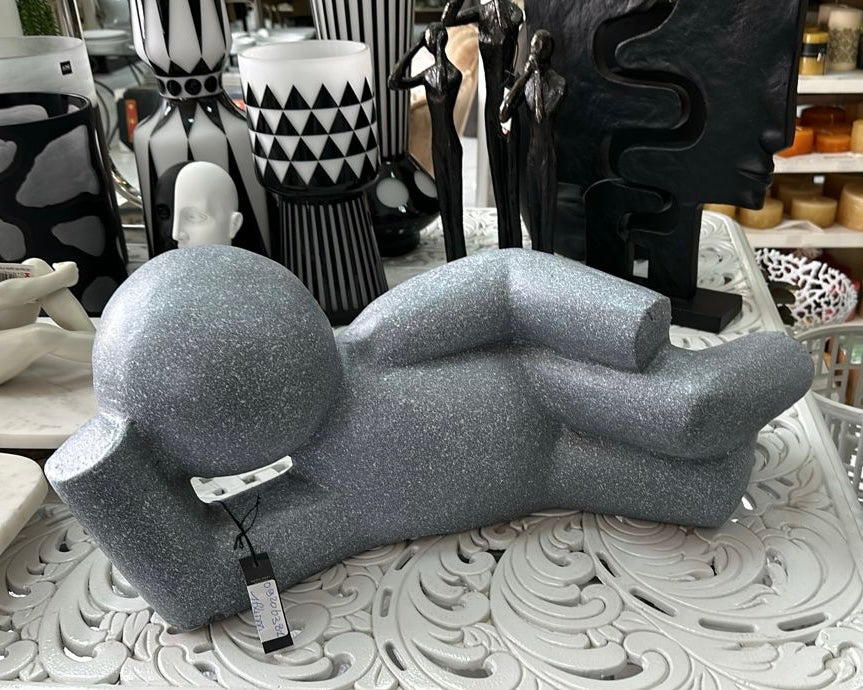 Grand Maurice allongé